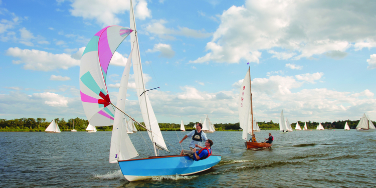 Sailing on Barton Broad